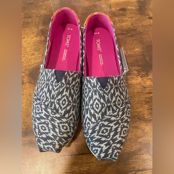 TOM's Blue Southwest Inspired Slip On - Size 7.5 Wide - Picture 5 of 5